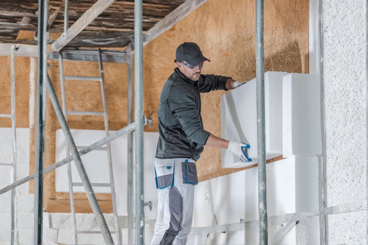 Fassade prüfen und für die Wärmedämmung vorbereiten